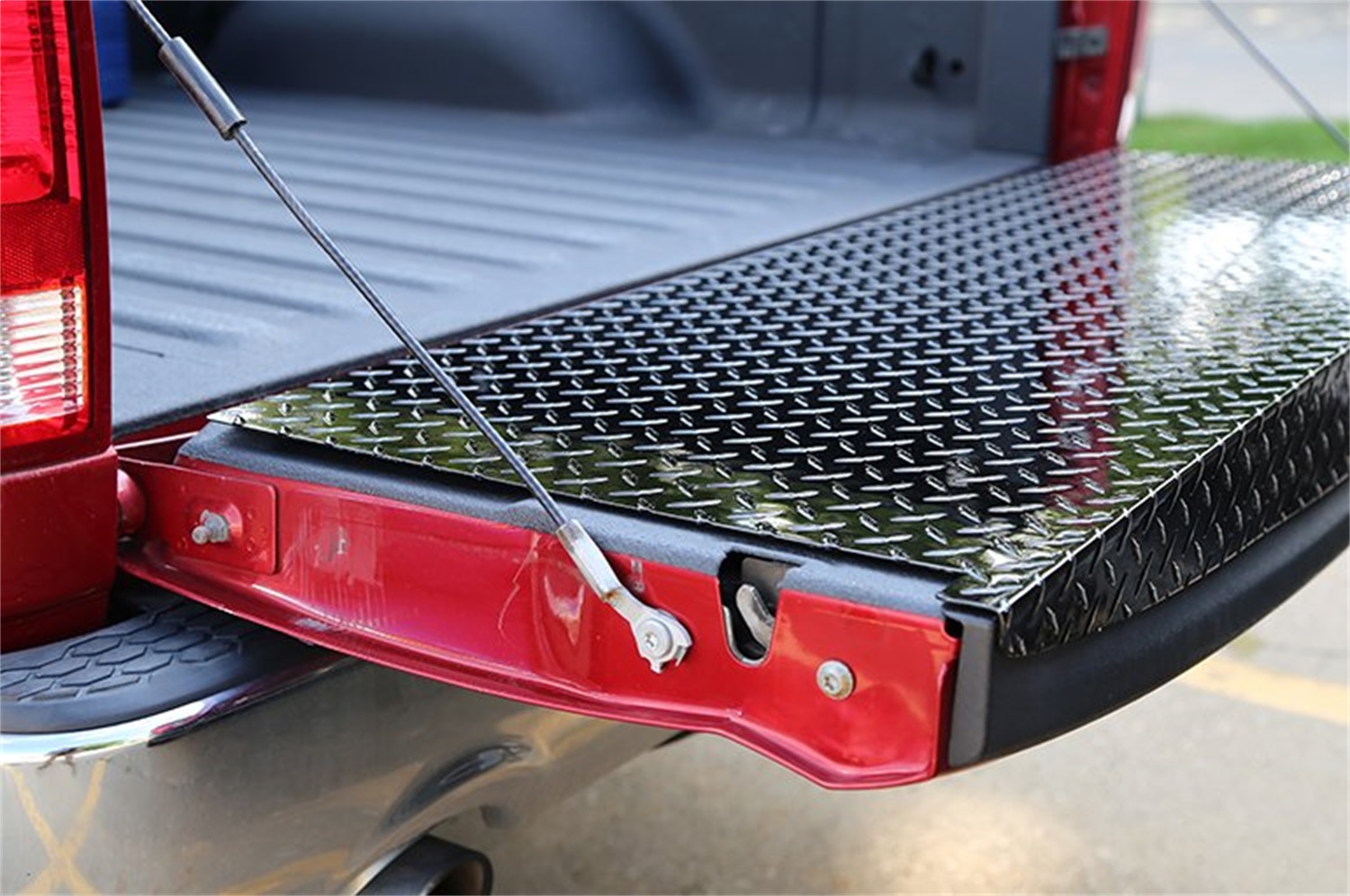Black-Tread Full Tailgate Protector - Image 2