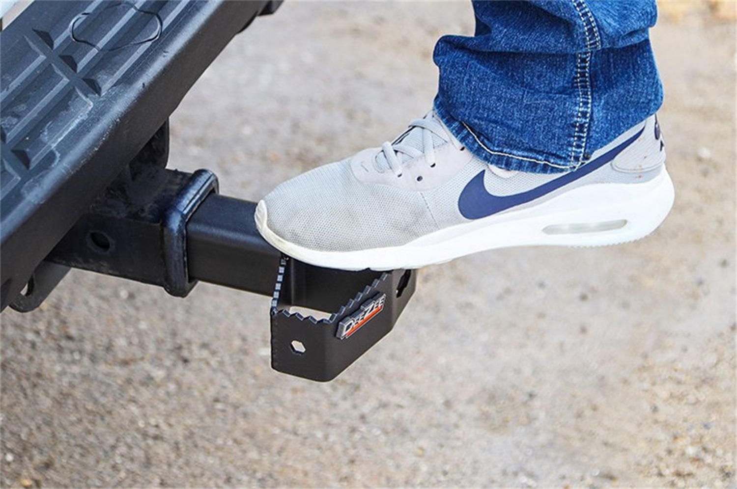 Serrated Hitch Step - Image 3