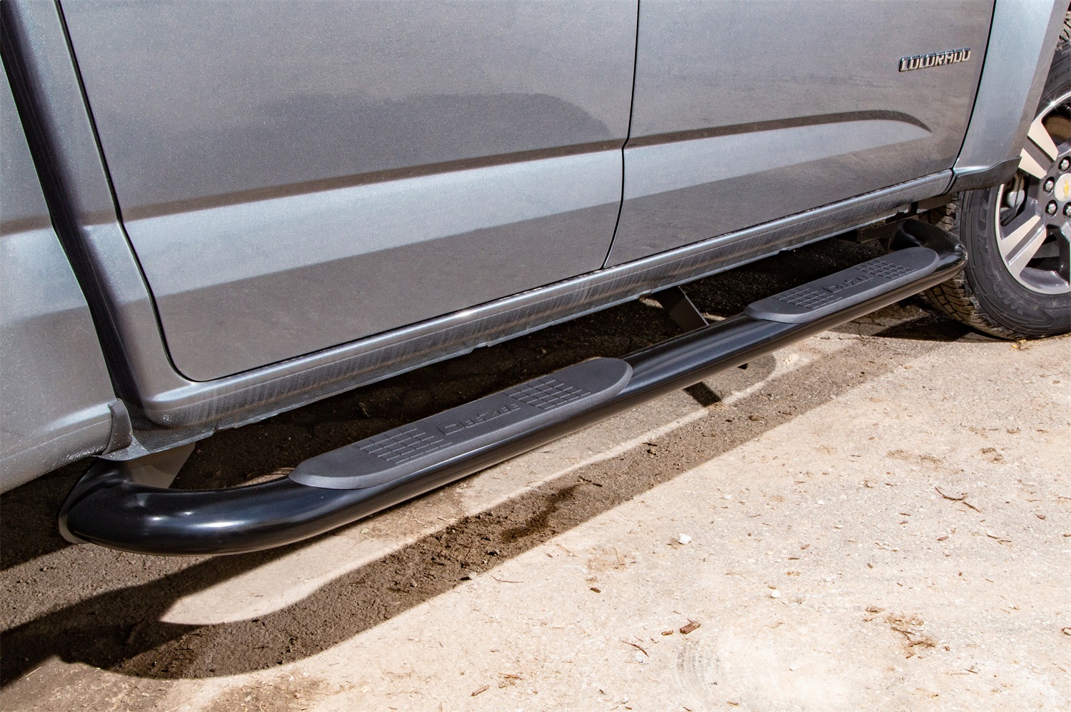 UltraBlack Steel Side Steps 4 in. Oval Cab Length - Image 2