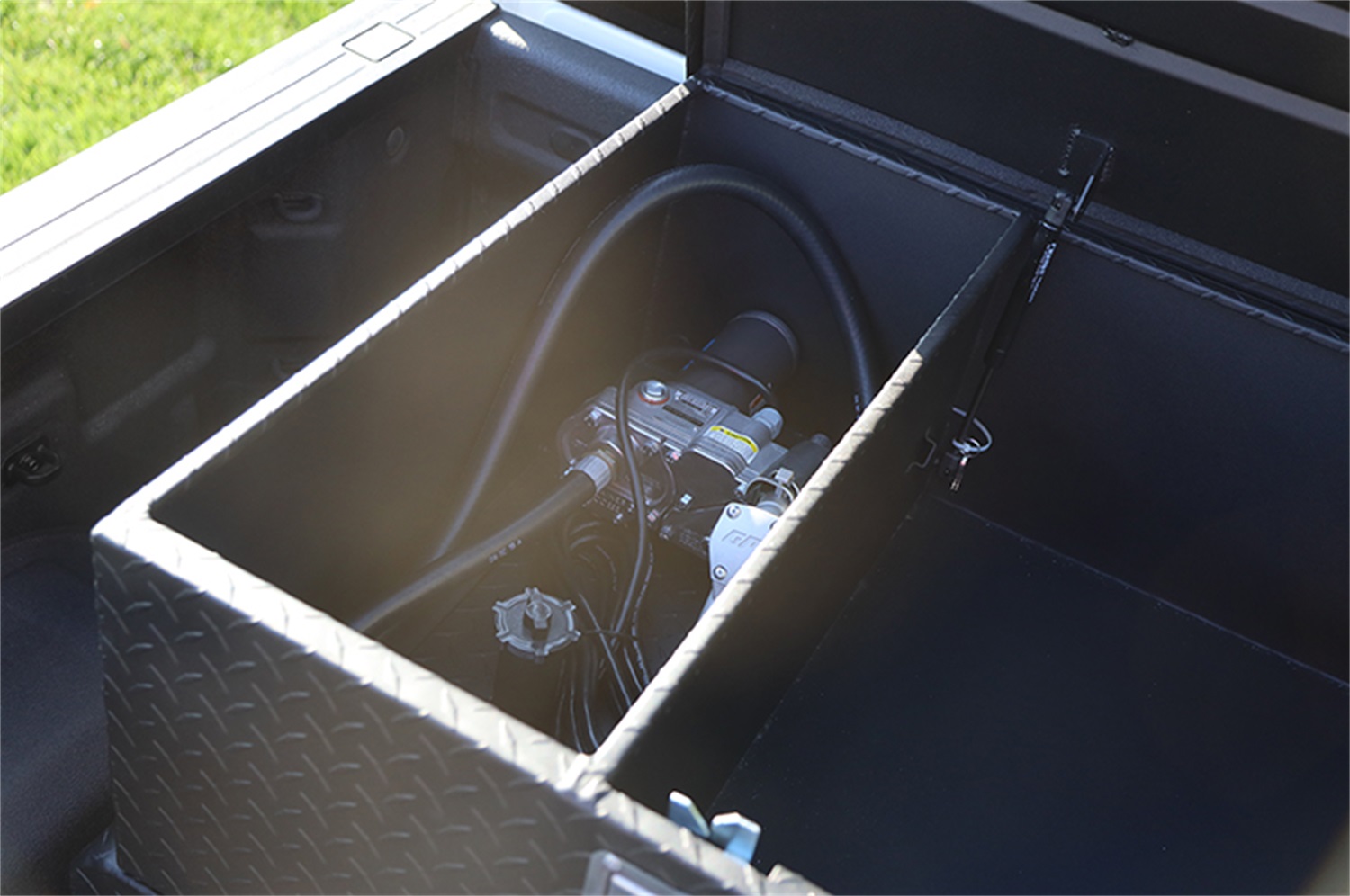 Specialty Series Combo L-Shaped Tool Box/Liquid Transfer Tank - Image 3